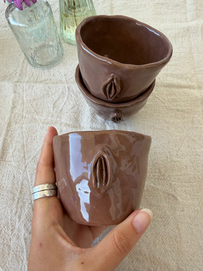 Taza Diosa Yoni (marrón)