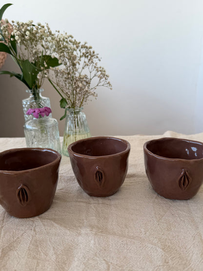 Taza Diosa Yoni (marrón)