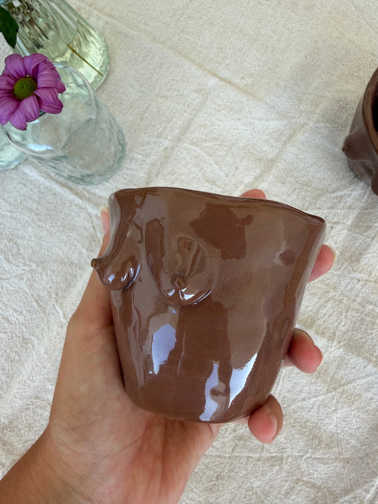 Taza Diosa Pecho (marrón)