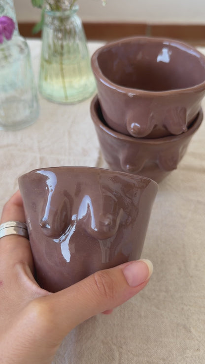 Taza Diosa Pecho (marrón)
