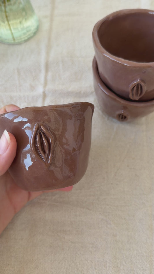 Taza Diosa Yoni (marrón)